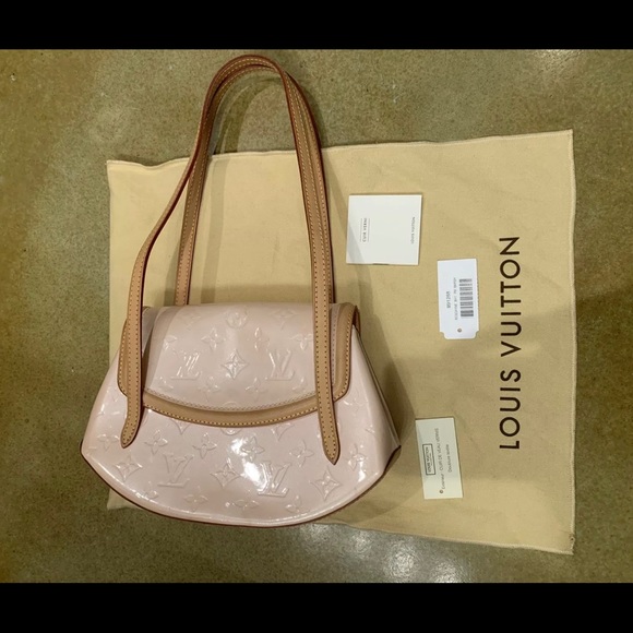 Louis Vuitton - Picture 8 of 8